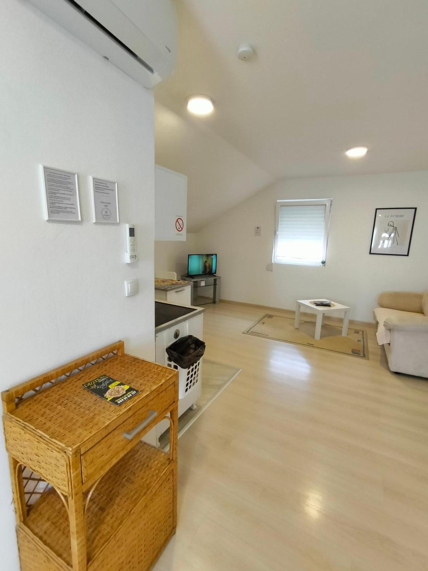 A1 - Airport Belgrade Apartment Esterno foto